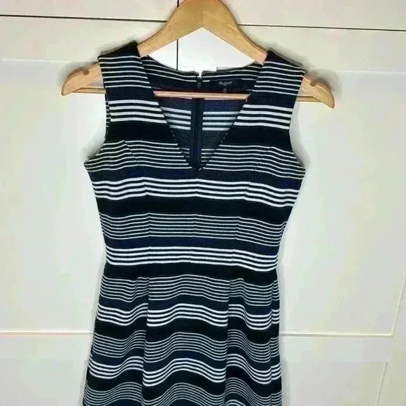 Madewell Gallerist Ponte V-Neck Dress Size XS - Picture 2 of 14